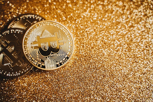 当黄金遇见比特币：一场关于避险资产的深度思考